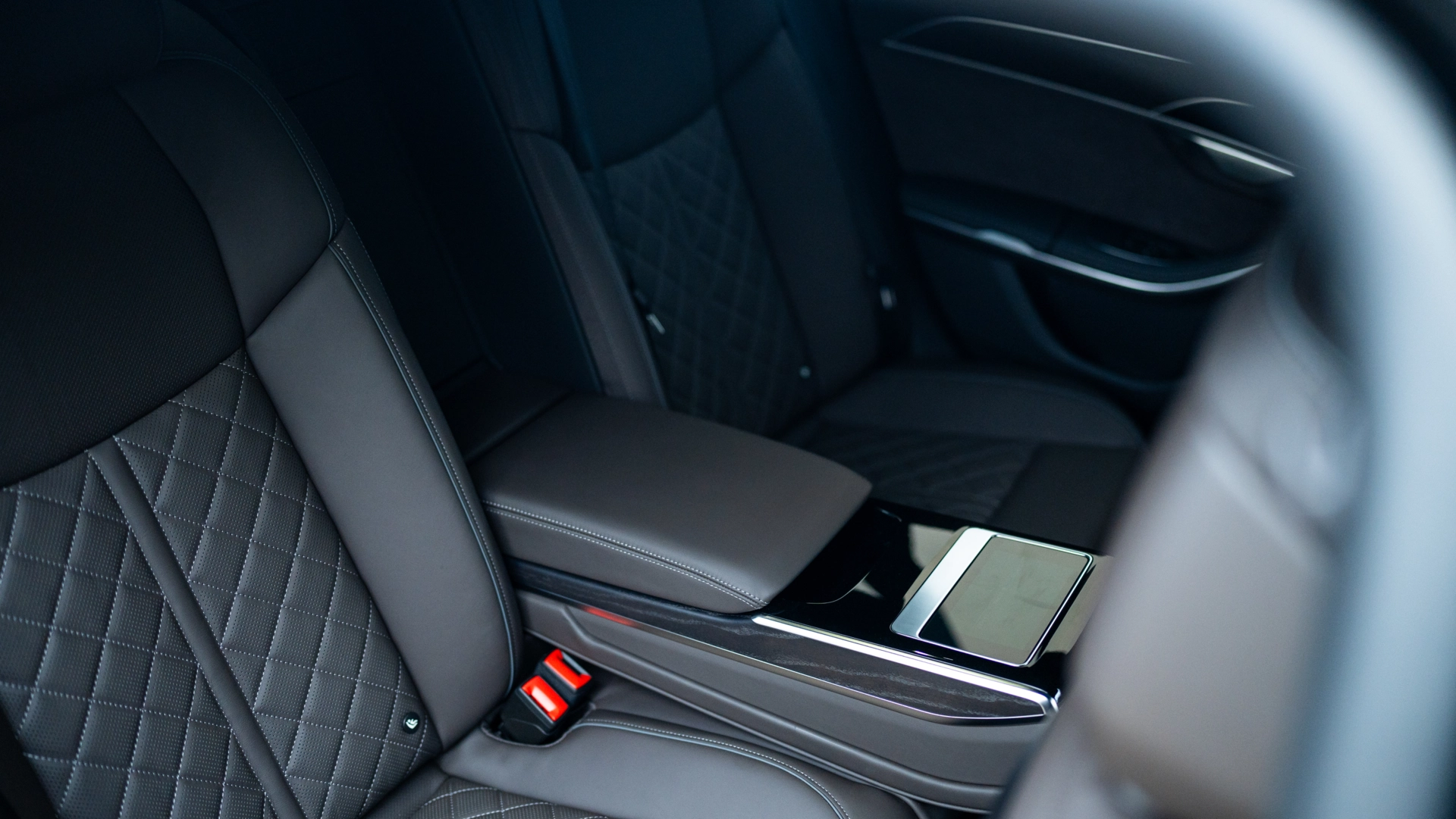 renting Audi A8 Quattro image 11